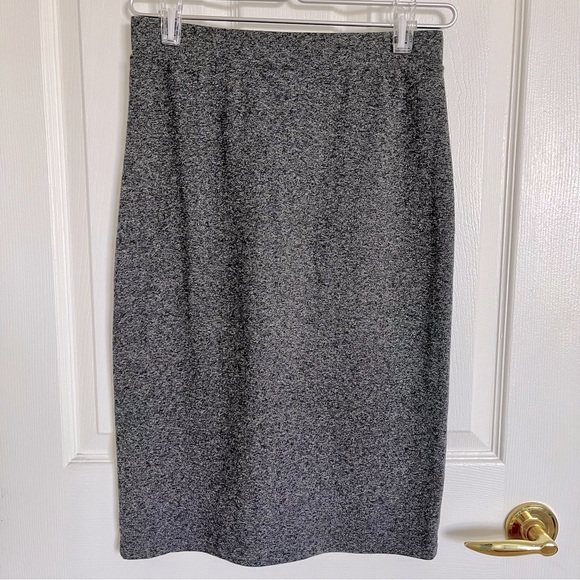 ❌SOLD❌💠3/$10 H&M Divided Jersey Skirt Medium - Picture 4 of 6